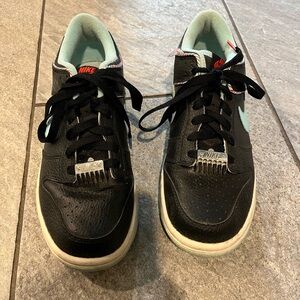 Nike Black Leather Sneakers size 39/6.5 youth low dunk